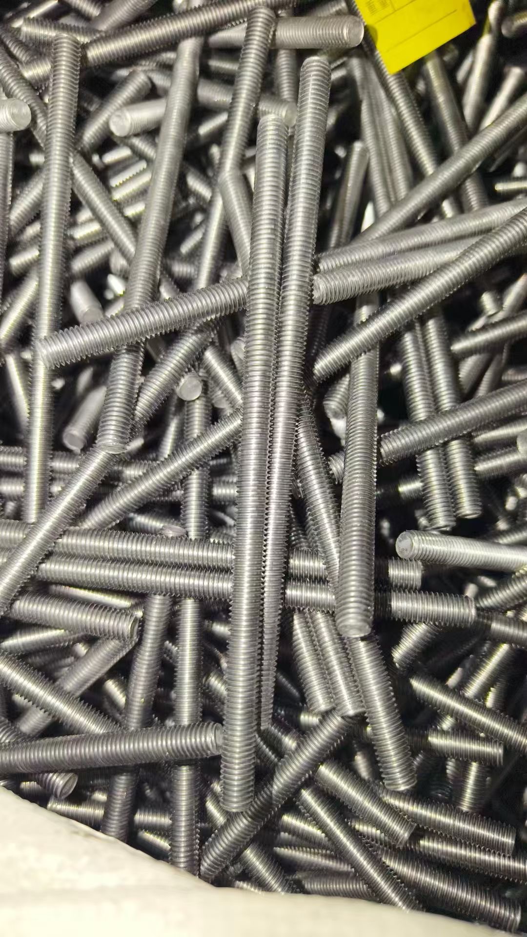 Cut threaded rods with uniform rolled threads