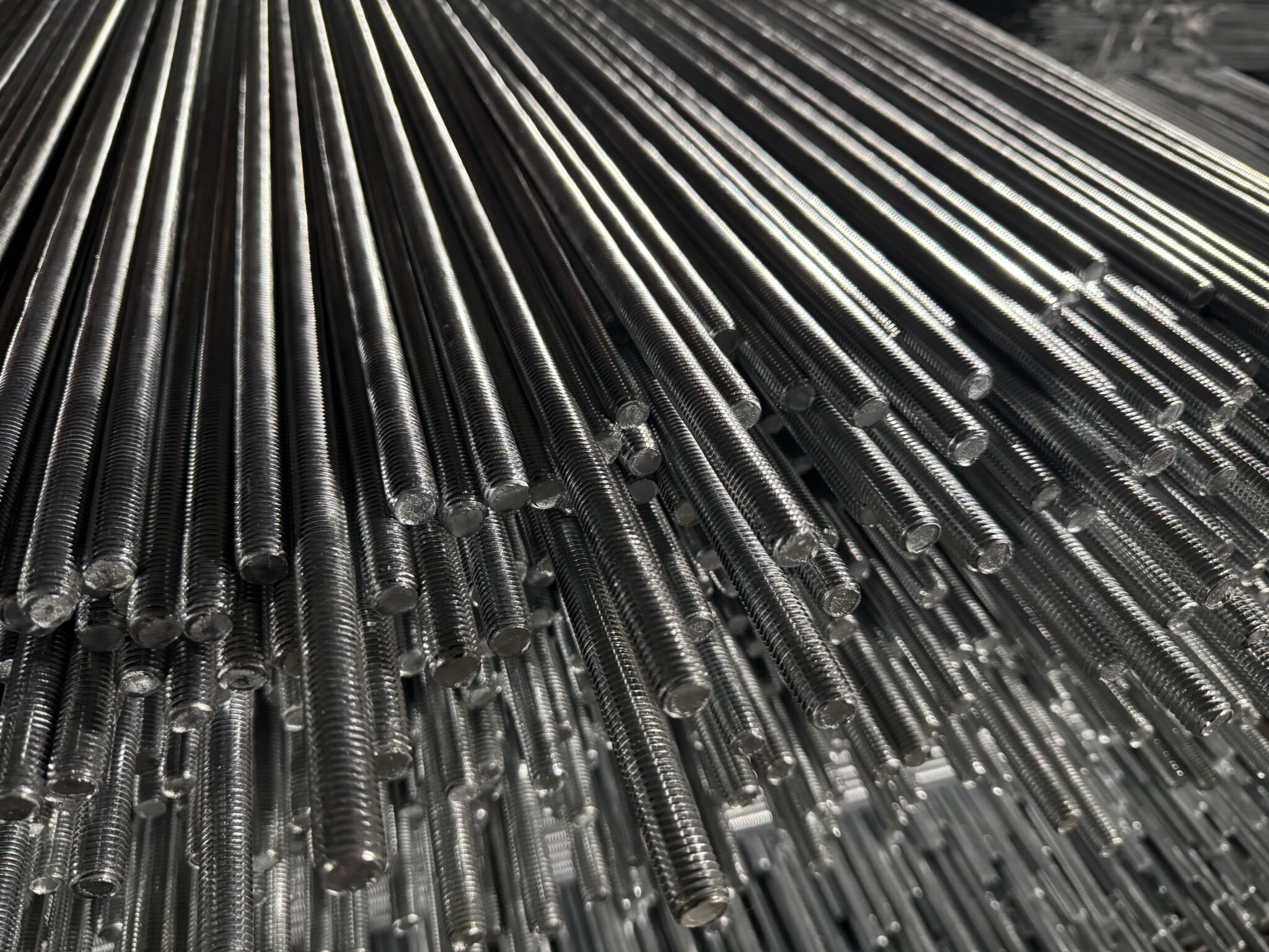 Electro galvanized threaded rod for cable tray and pipe support projects